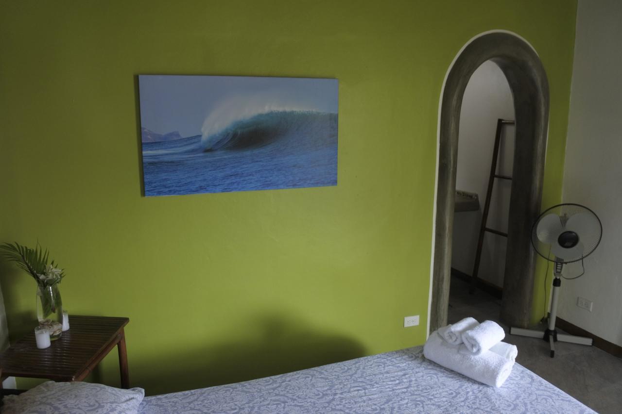 Wild Waves Surf-house Lodge *